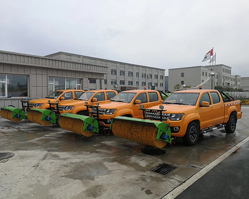 機場除雪會使用到那些除雪設備——滾刷掃雪機