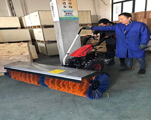 根據除雪方式掃雪機可分為滾刷掃雪機、拋雪機和推雪機