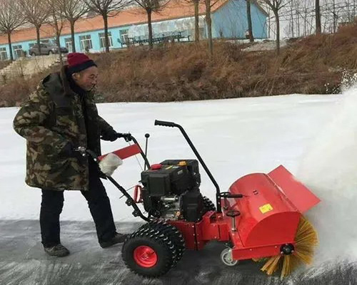 滾刷掃雪機避免整車日曬雨淋