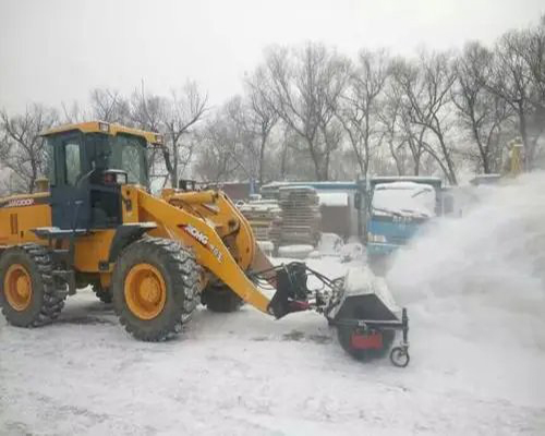 冬季除雪策略——滾刷掃雪機